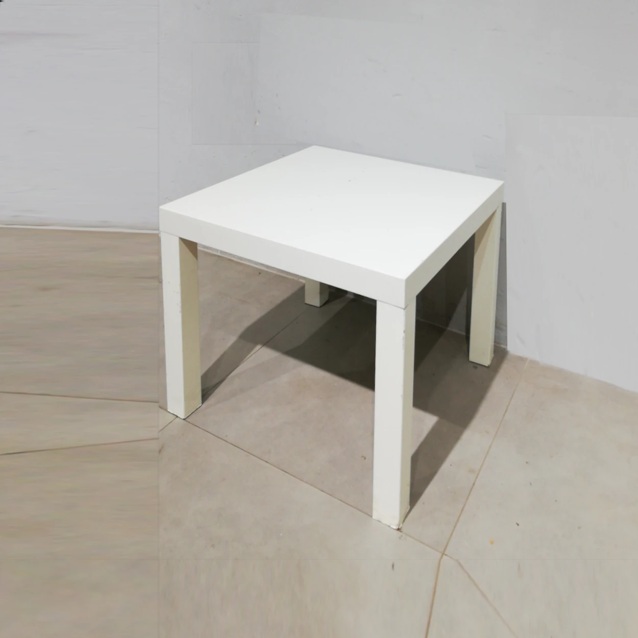 Taula auxiliar blanca IKEA LACK 55x55x45cm procedent d'una empresa en tancament