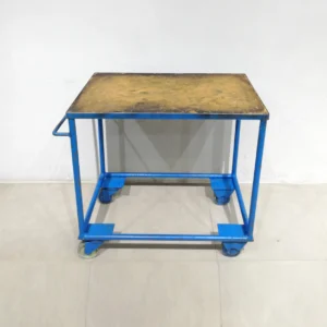 Carro per a taller de 87x50x80cm en bon estat procedent d'una empresa en tancament