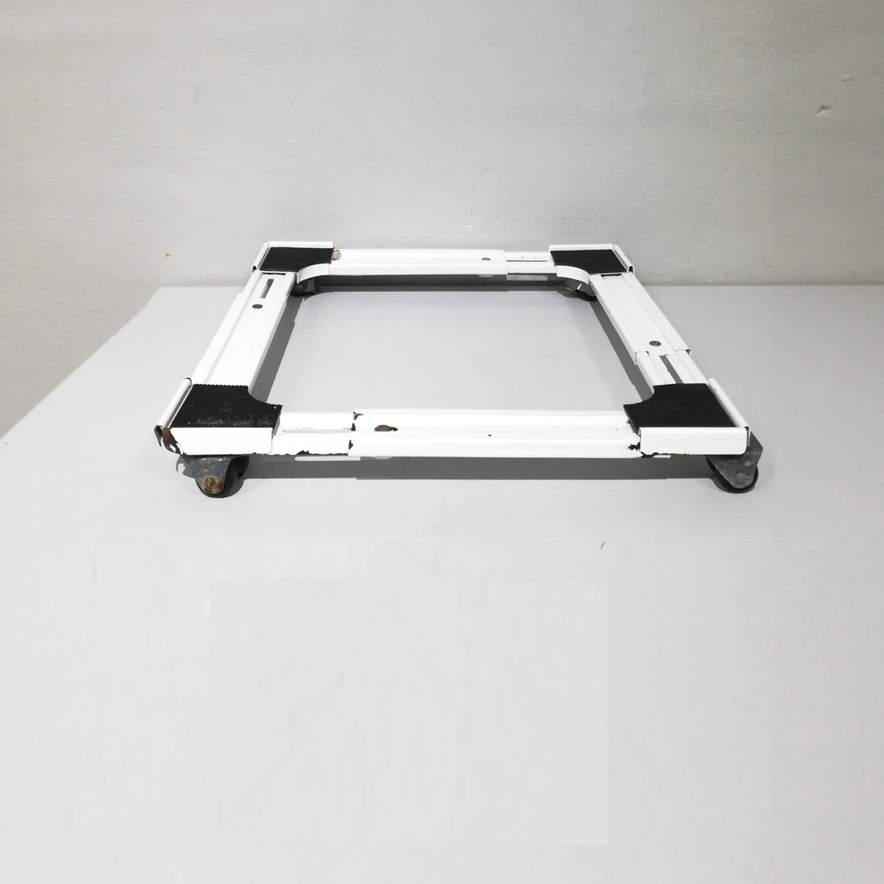 Plataforma amb rodes de 47x48x6cm extensible fins a 65x65cm