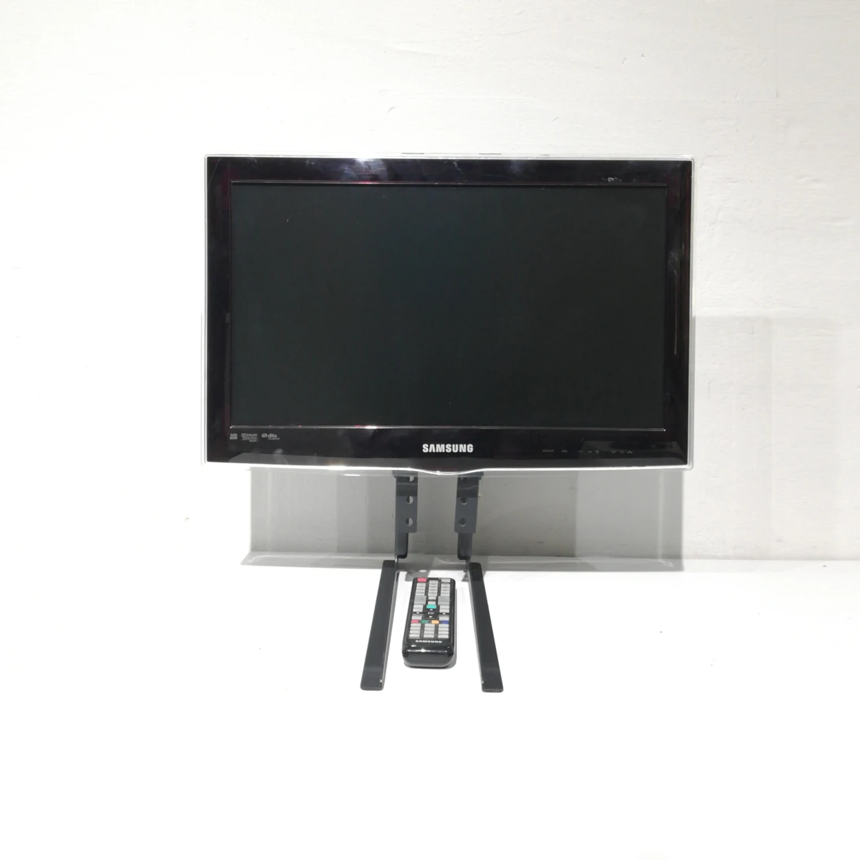 Tv SAMSUNG UE22C4000PW LED de 22 polzades amb 2 ports HDMI, 1 port USB i comadament