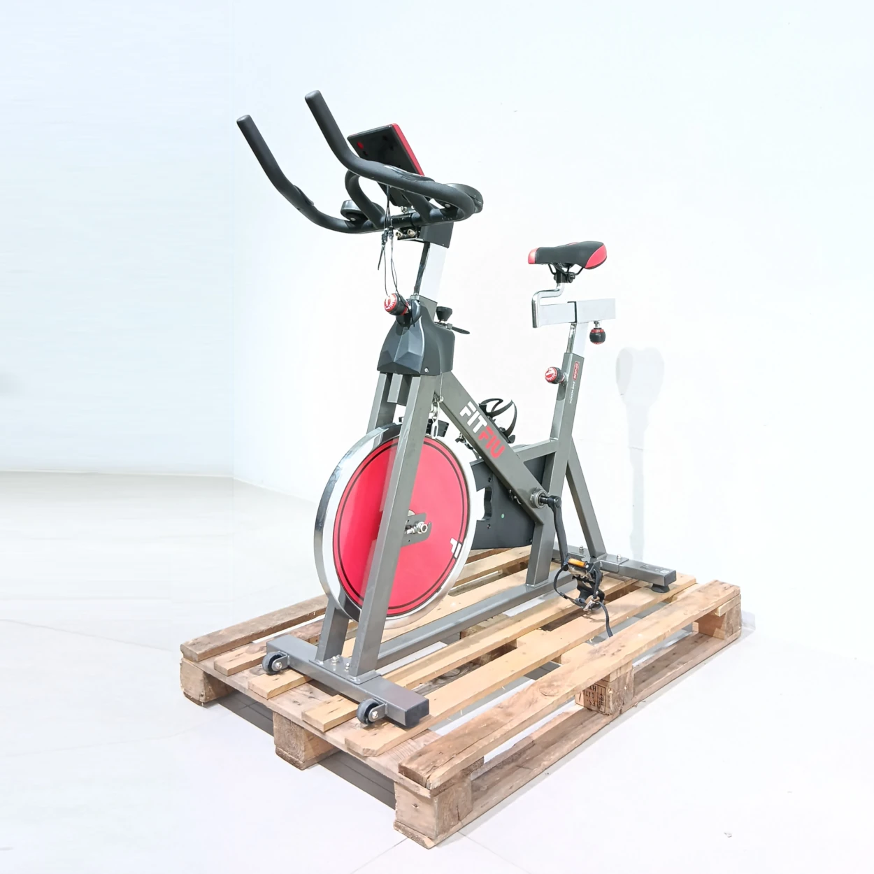 Bicicleta estàtica FITFIU BESP-22 feta de tub d'acer de gran resistència en venda per desús